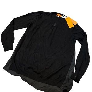 NWT ONE A SWEATER